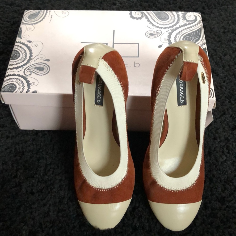 Courage B french designer pump